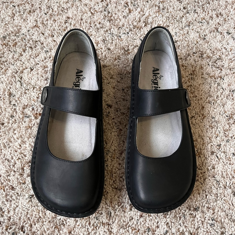 Algeria Mary Jane Walking Shoes. Size 41. Black. EUC